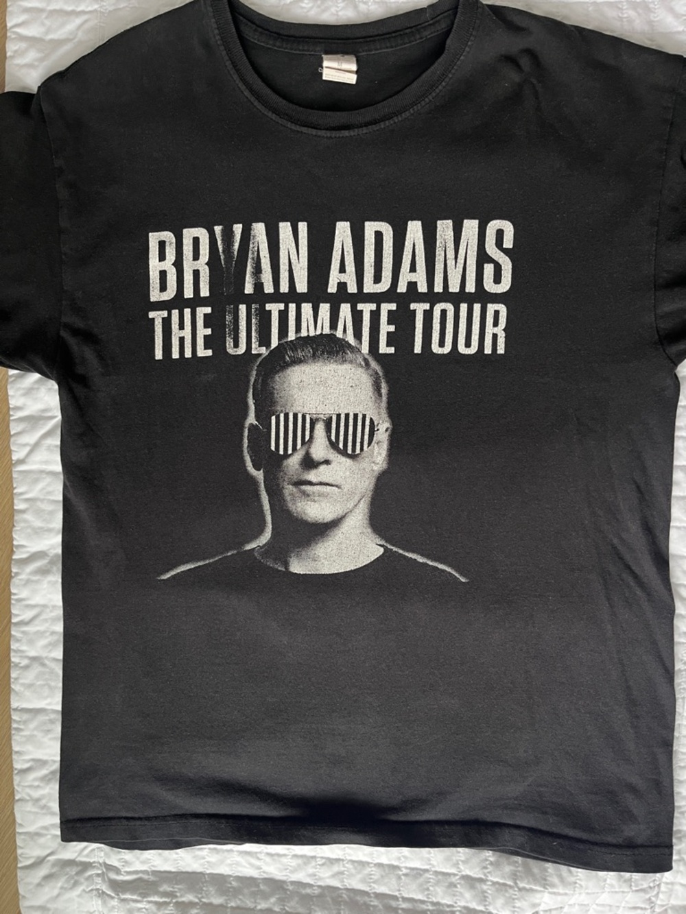 🔥CLEAROUT🔥3/$25🔥Bryan Adams The Ultimate Tour Black Graphic Tee Size M